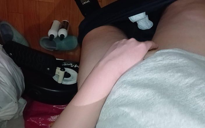 Lesbian-candys: Mi hermanastra y yo secretamente nos masturbamos