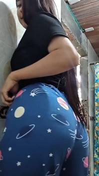 Teen latina zeigt ihren arsch