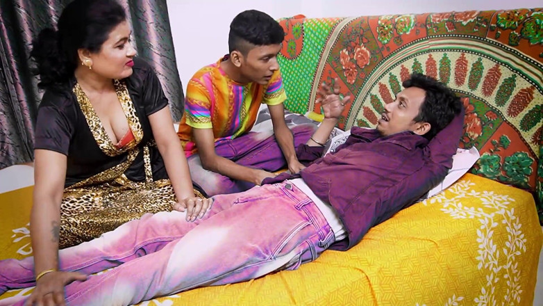 Queen star Desi: DESI BHABI積とともに彼女の夫とFREINDS KE SATH、ハードコア三人組性