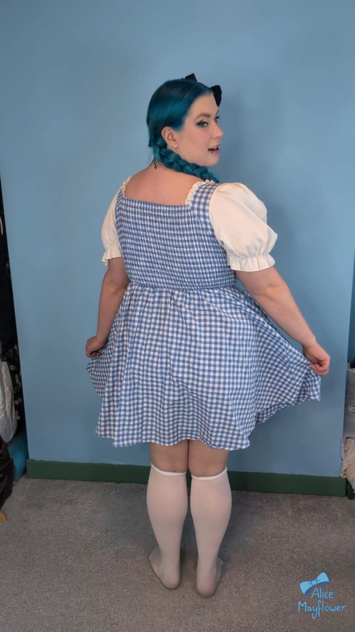 Alice_Mayflower_Scottish: Tiktoks de 2025 - chica sola