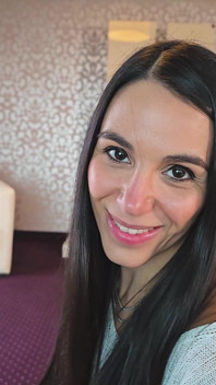 Nadržená Danika Mori tě nechá toy toy její sexy kundičku a jí tvého tlustého ptáka