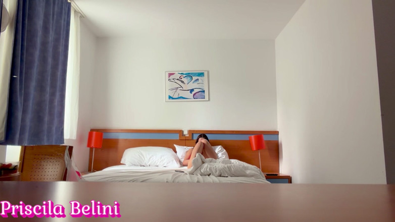 PriscilaBelini: Wanita Dirakam Di Bilik Hotel