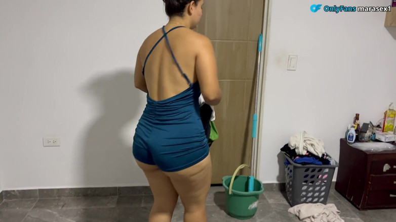 MaRaSexx: Ma sale femme de chambre a un cul !