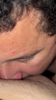 Je fais du sexe oral pour la première fois sur ma belle-mère et j’aime tellement qu’elle a eu beaucoup d’orgasmes torrides.