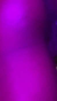 Une bombasse noire sexy montre ses talents de twerking