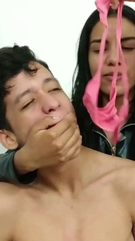 ¡Jugámos a la esclavitud con los juguetes bondage pervertidos de nuestra madrastra!