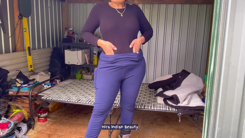 Hot 365 Entertainments: Soție sexy obraznică care se joacă cu un sutien din...