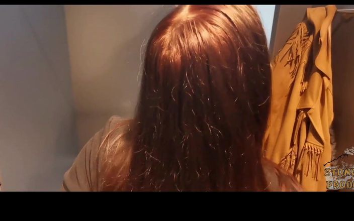 Billy Frost: Une Allemande baise avec un inconnu dans une cabine d&amp;#039;essayage