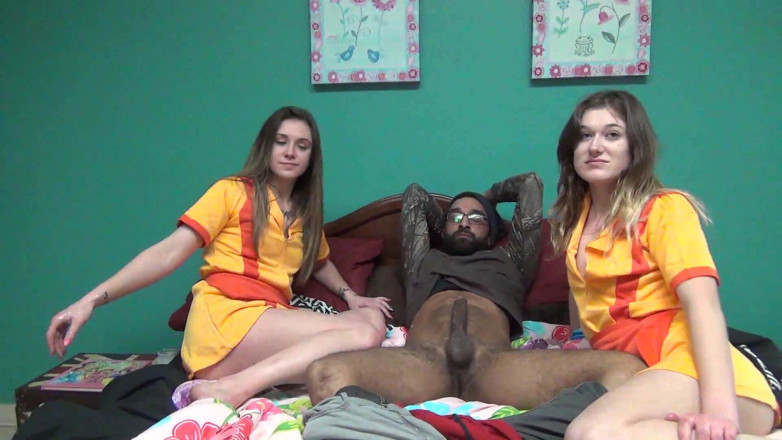 Jerky Girls: 2 Awek Strok Episod 2 yang menampilkan Violet Thompson, Sandy Thompson