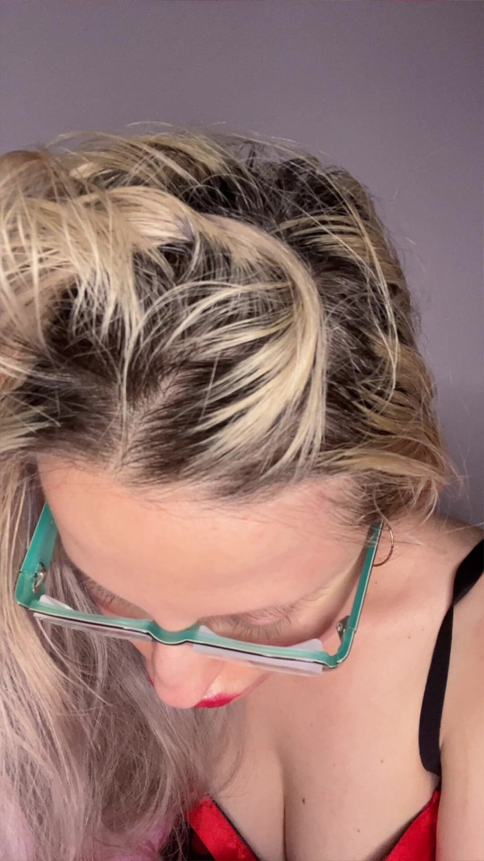 FinDom Goaldigger: Příběh, proč nenosím svou novou tlustou velkou eyeglasses.MP4
