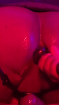 Mňam v zadku: Originální střih + spodní výstřik + Goonerův cut