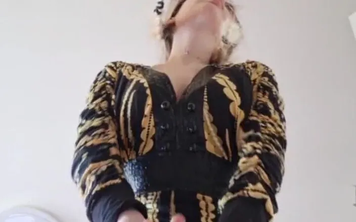 ElzaKom: I Am the Mistress You Are Looking for