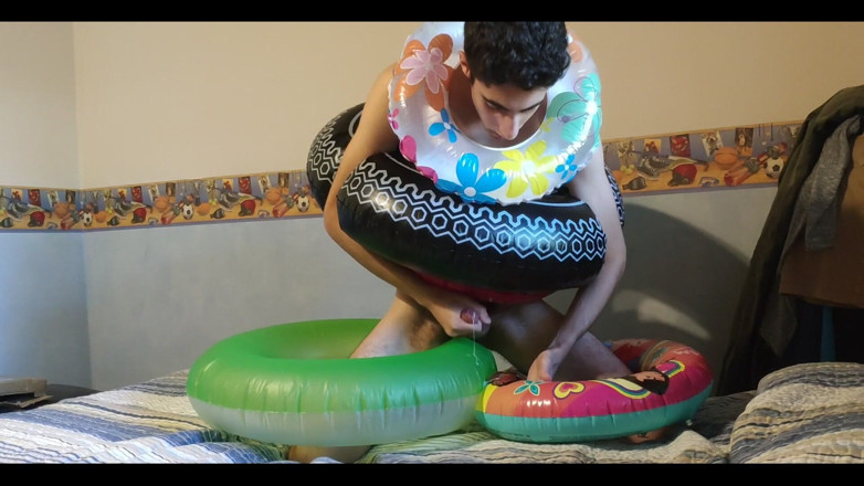 Floatie Boy: Kouření, hraní a honění s mojí nafukovací plaveckou sbírkou