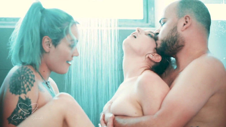 CharlieForde: Strap-in menampilkan Charlie Forde, Woody Alyx, Violet Devine