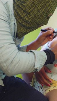 Het Bhabhi kul med tatueraren och gör sin lättnad