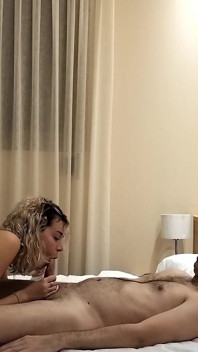 Nádherná blondýnka Angelique Rose svádí svého nevlastního otce