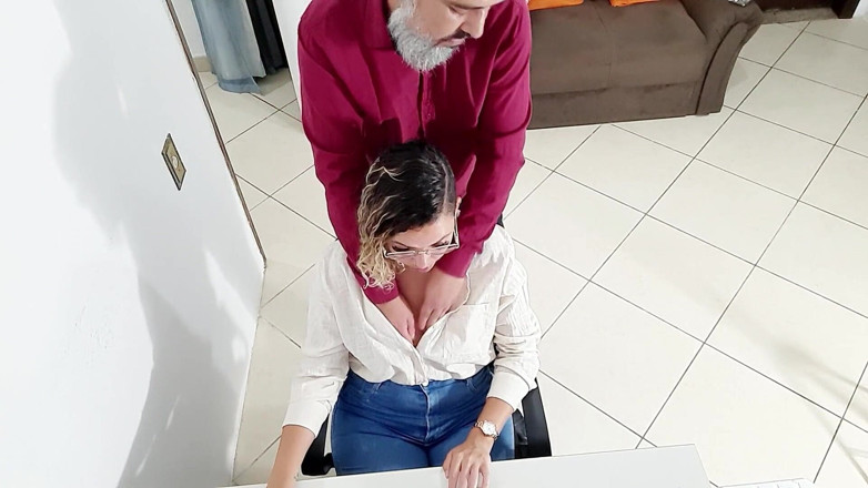 Gabi SweetCouplesStories: La segretaria ha il suo buco del culo usata dal...