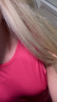 Wysoka szczupła blondynka Lana Sharpova zostaje zerżnięta i creampie z Jmac