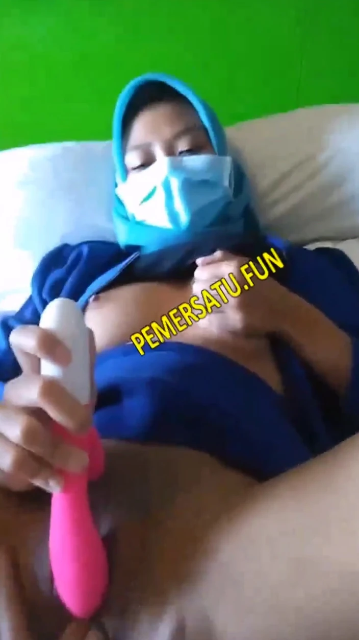 Jilbab69: Made Wet by Boyfriend with Dildo