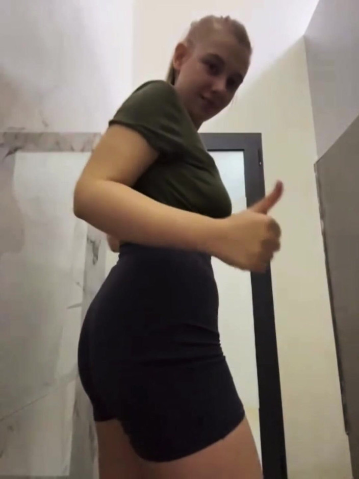 JuiceLussie: Pierwszy raz jebanie anal w miejscach publicznych