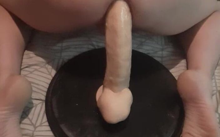 Shannel Trav: Yavaşça 12 inç anal dildo