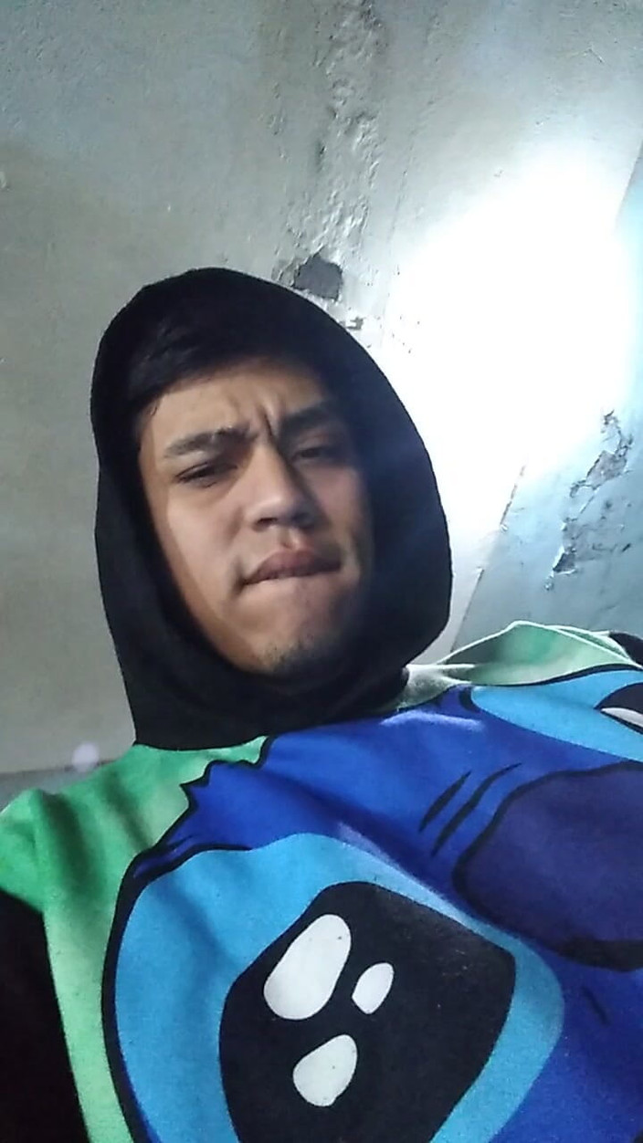 AlexAlejandro13: Na veřejnosti se dotýkám mě bohatého