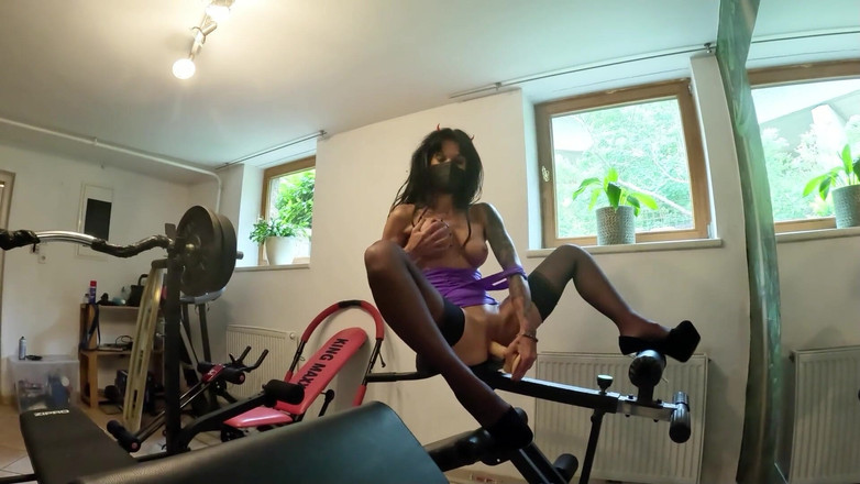 Miss Lilith devil: Amcık bile bir egzersizi hak ediyor, belirli bir şeyle fitness