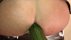 Triple AAA: MILF britannique, insertions anales extrêmes, squirt, concombre, partie 1 - clips non...