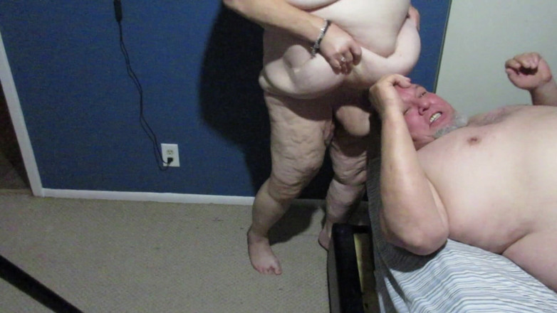 BBW nurse Vicki adventures with friends: Krankenschwester Vicki reitet großen jungen deedee lutscht seinen schwanz - teil 1