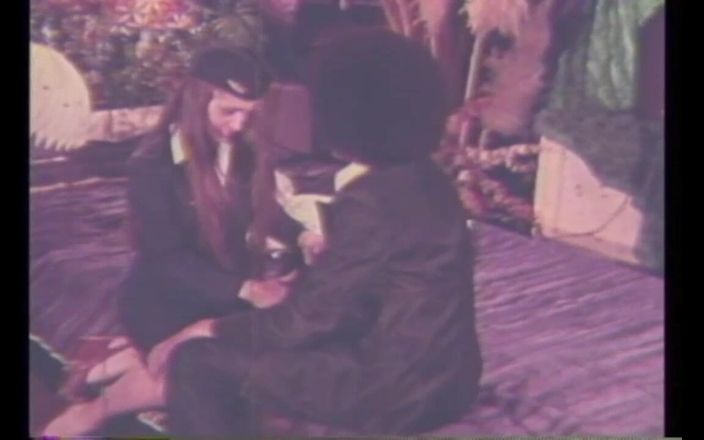 Vintage megastore: Великі латинські члени всередині волохатої пизди Ванесси дель Ро (повний фільм)