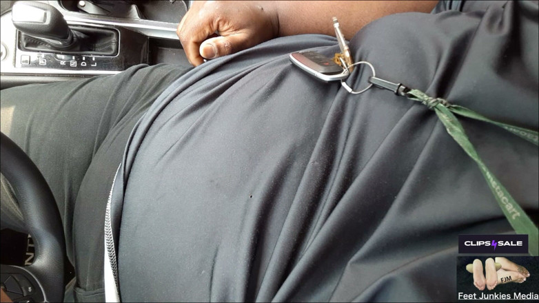 Foot Patrol: Sesi kereta dengan tudung Nina yang panas saiz 10 footjob penyembahan...