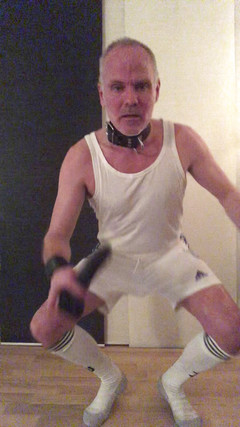 Exhibitionslutty: Já, jezdím a kouřím robertek - sólo