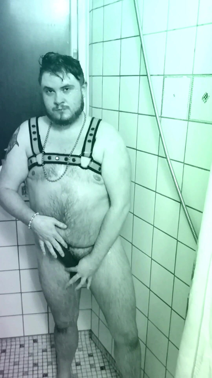 Neo Night Time: Masa mandi lelaki transeksual