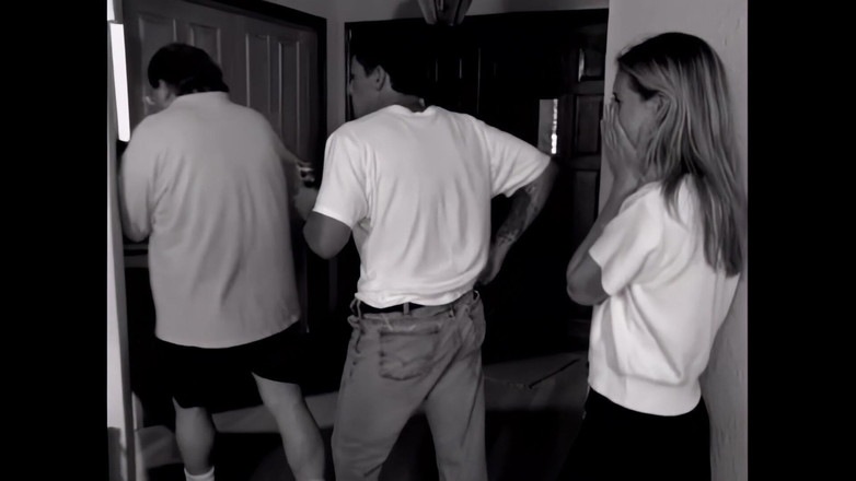 RATATATA!: एक उदात्त शरीर के साथ एक युवा गोरा बिस्तर पर एक बड़े मुर्गा द्वारा जोर से टक्कर मार दी