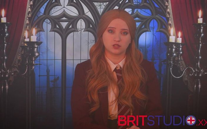 Brit Studio: Debutová scéna Victoria Greene, dildo v lese
