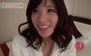 Asian happy ending: Cette Asiatique en lingerie et en bas résille adore squirter...