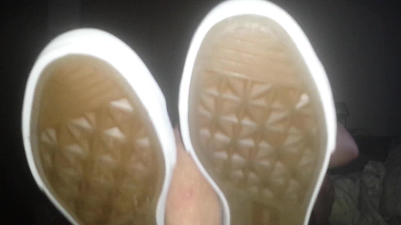 Caralia Deluxe: Pé com sapatos e masturbação de pau