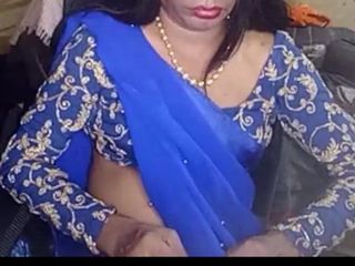 Sindy tg: Crossdresser indiano em Sari Azul