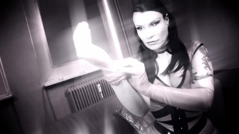 Bizare & Extreme: Crossdresser slaves licking mistresses piss