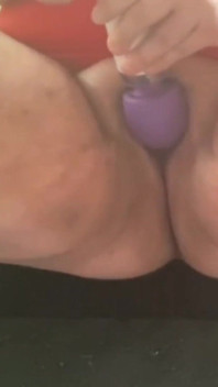 Bbwbootyful îmi face pizda grasă să ejaculeze cu baghetă și vibrator