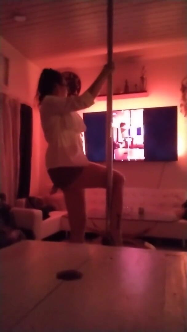 BambiAmbita: BambiAmbita dança e provoca você