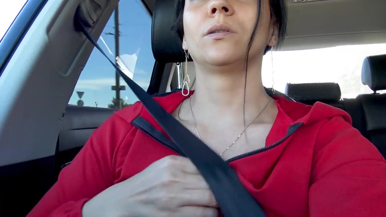 KristinaSlut: Aku lagi asik fingering dan ngentot memek bebasku sampai menganga...