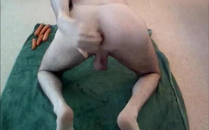 Philip Oxford: Stuffing 9 Large Carrots Together Fully up My Shaved Hairless Asshole