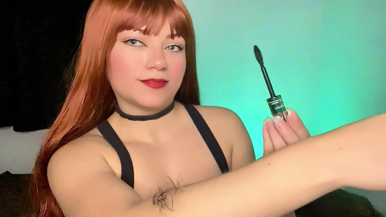 Goddess Li: Mascara sur un bras poilu (4k)