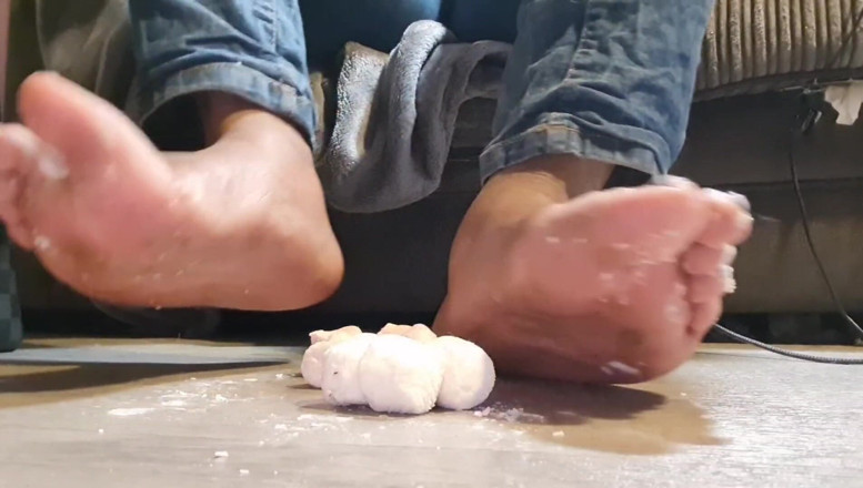 Simp to my ebony feet: Marshmallow ayaklar