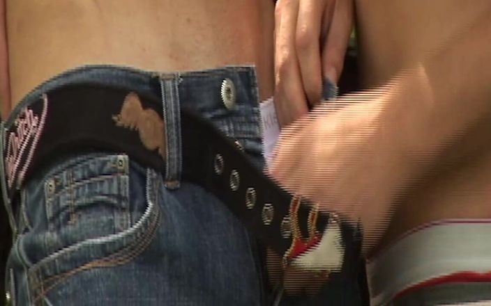 Just X Gays amateur porn: Twinks sucios no pueden esperar después de clase: van duros...