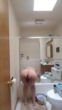 71 anni nonna con figa pelosa pulizia il mio bagno