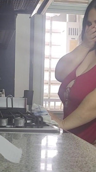 贪得无厌的胖美女继母，只是慢动作中的粉丝