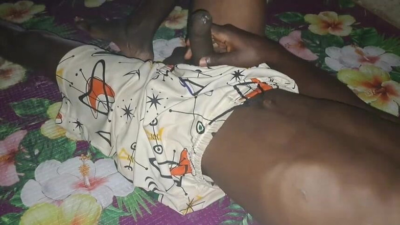 Power dick: Seul dans la chambre, le mec aime