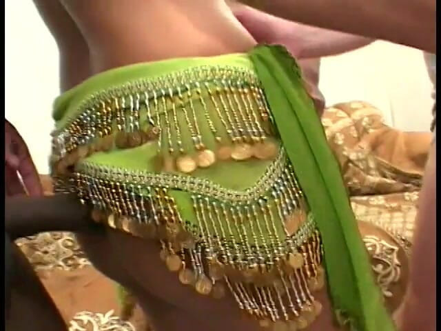 Indian Goddesses: yuva bhaartiy larki ki sophe par saamoohik chudaee